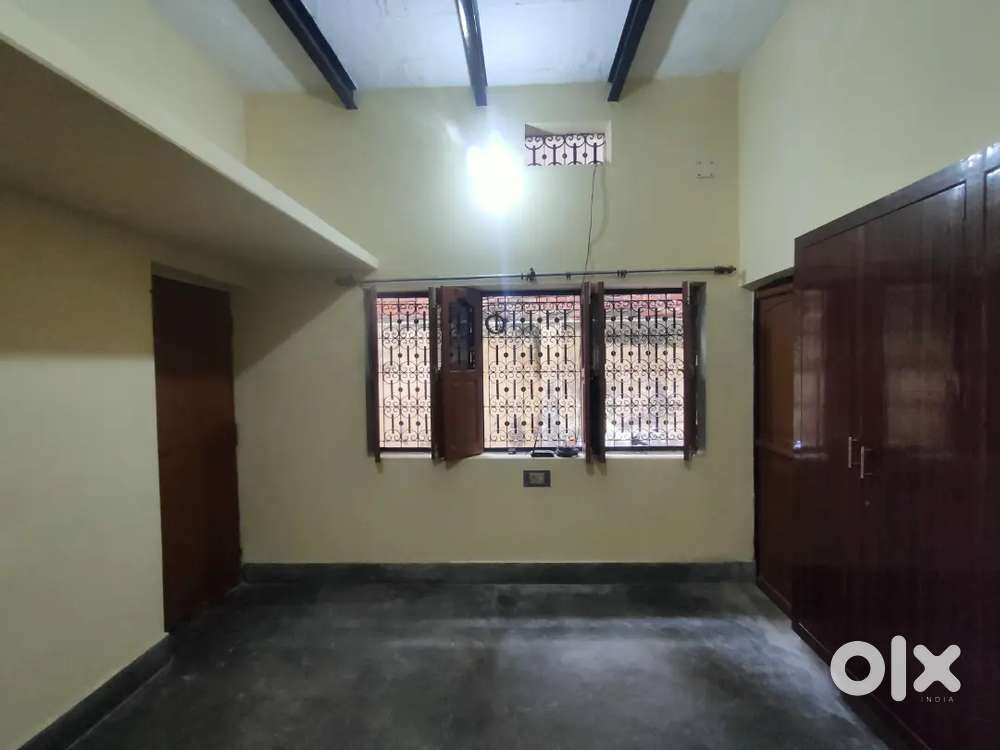 1 Room With Attached Washroom Available For Rent