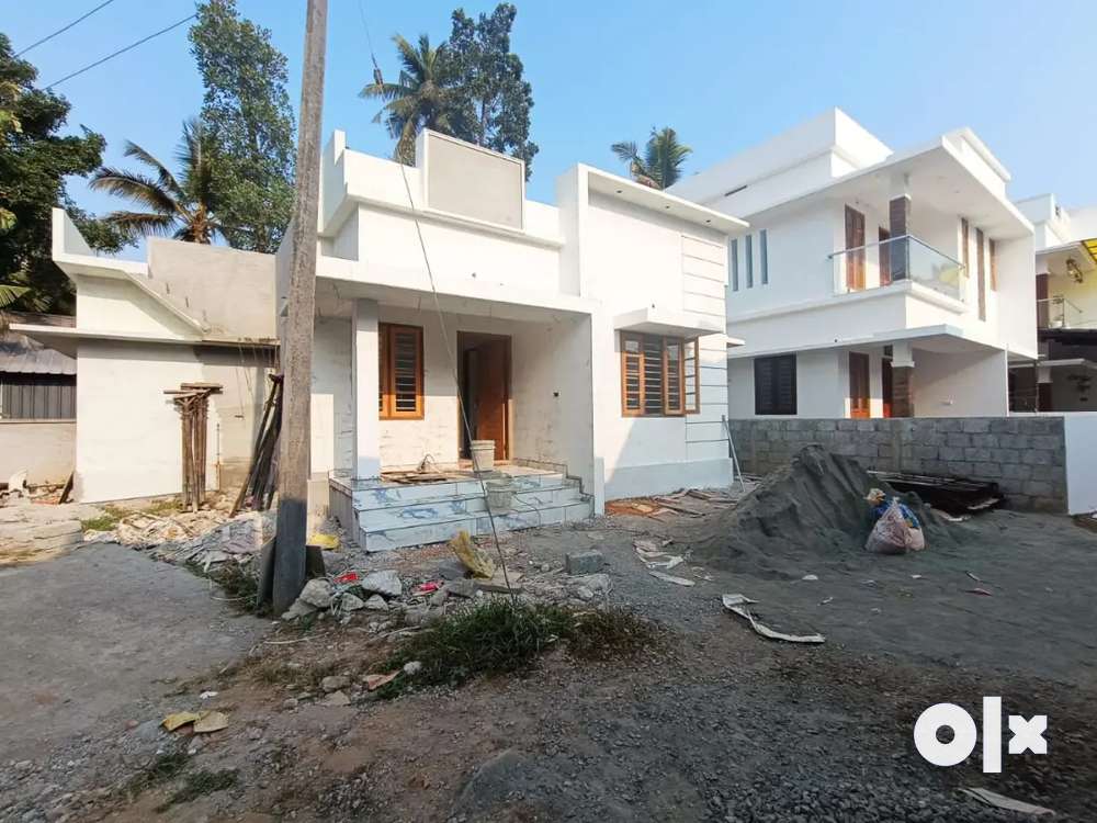 3.5 cent 700 square feet 2 bhk for sale at varapuzha,kongoorppilly
