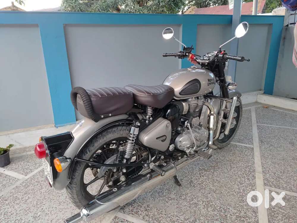 Selling my royal enfield classic 350 gunmetal grey brand new condition