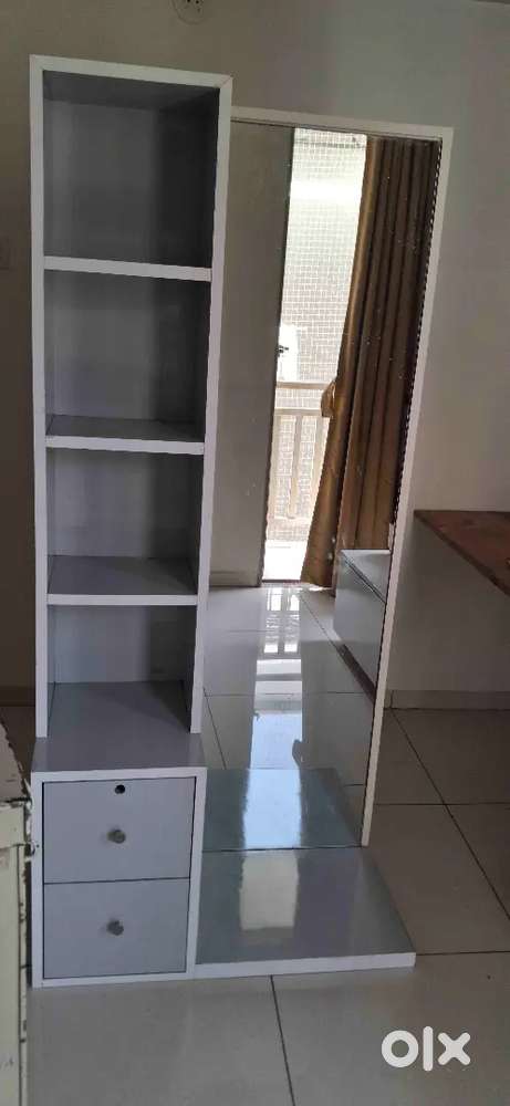 Dressing table with mirror