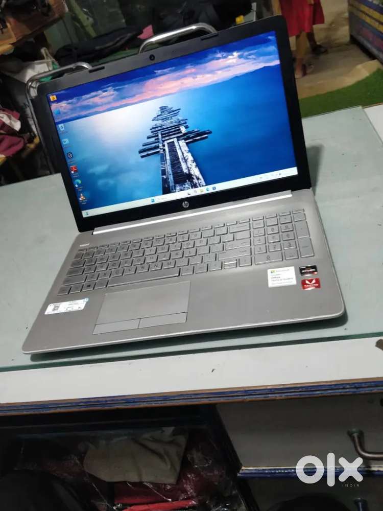 Hp laptop AMD Ryzen 5 with Radeon graphics core 16GB RAM 256gb SSD Win