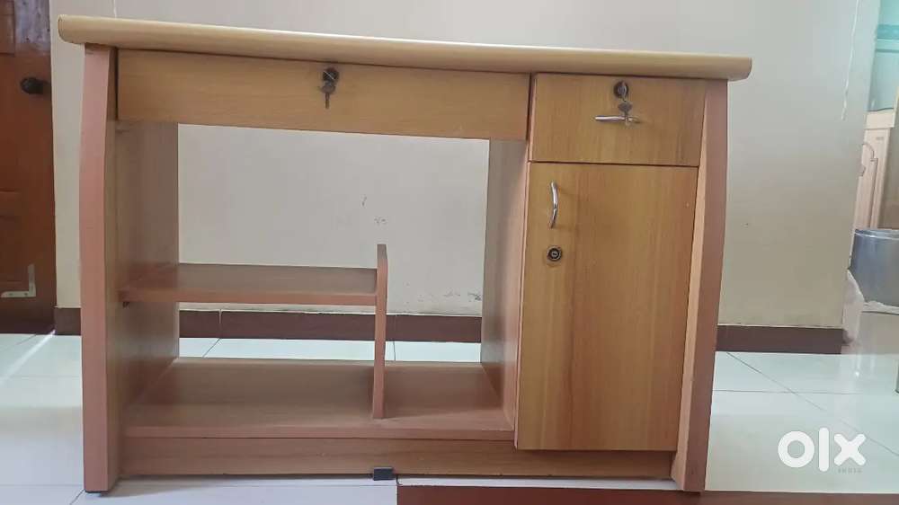 Computer table for home and office