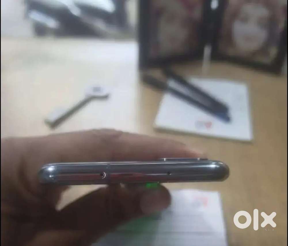 Samsung s20 plus some lines come n screen with charger back panel Crak