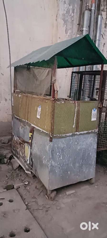 Noodles counter with moorga stand