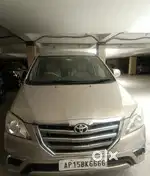Toyota Innova 2014 Diesel 280000 Km Driven showroom track