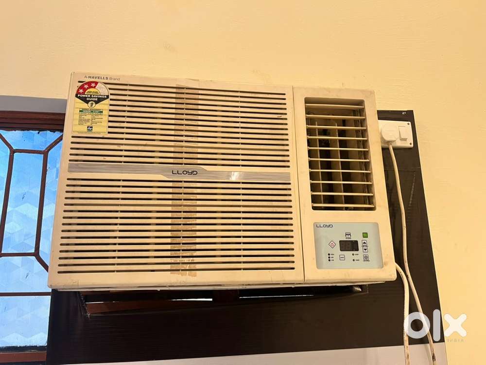 lloyd ki AC h 5 Sal hue
