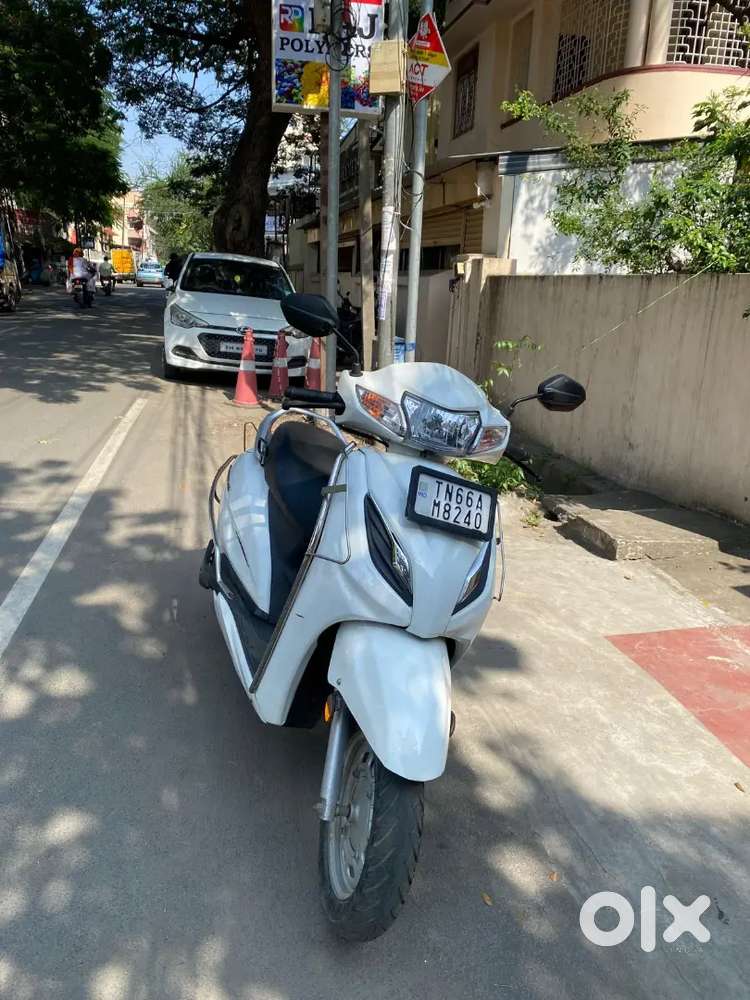 நல்ல நிலையில் அனைத்து காகிதங்களும் கிடைக்கின்றன.