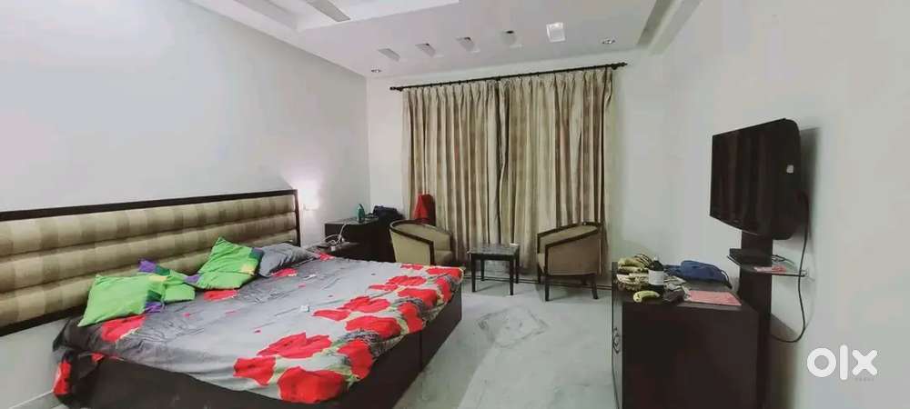 Hotel type rooms with 3tym food in sector 40
