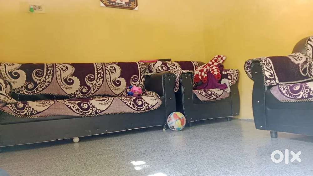एकदम नया सोफा 3+2 बेचना है