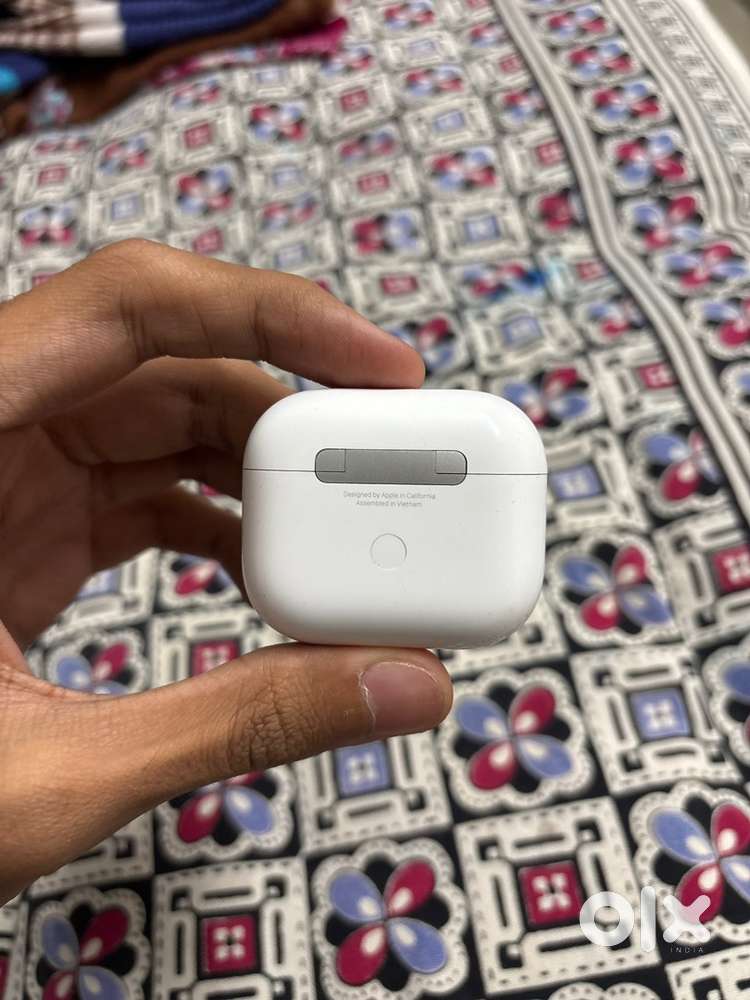 apple airpods 3rd generation charging case with apple cable