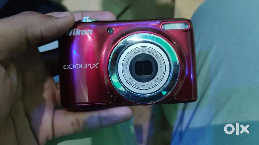 NIKON COOLPIX L25 CAMERA WITH CHARGER AND TRANSFER CABLE