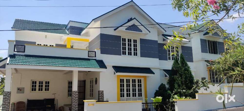 5BHK Villa available for rent in Pothencode, near Santhigiri