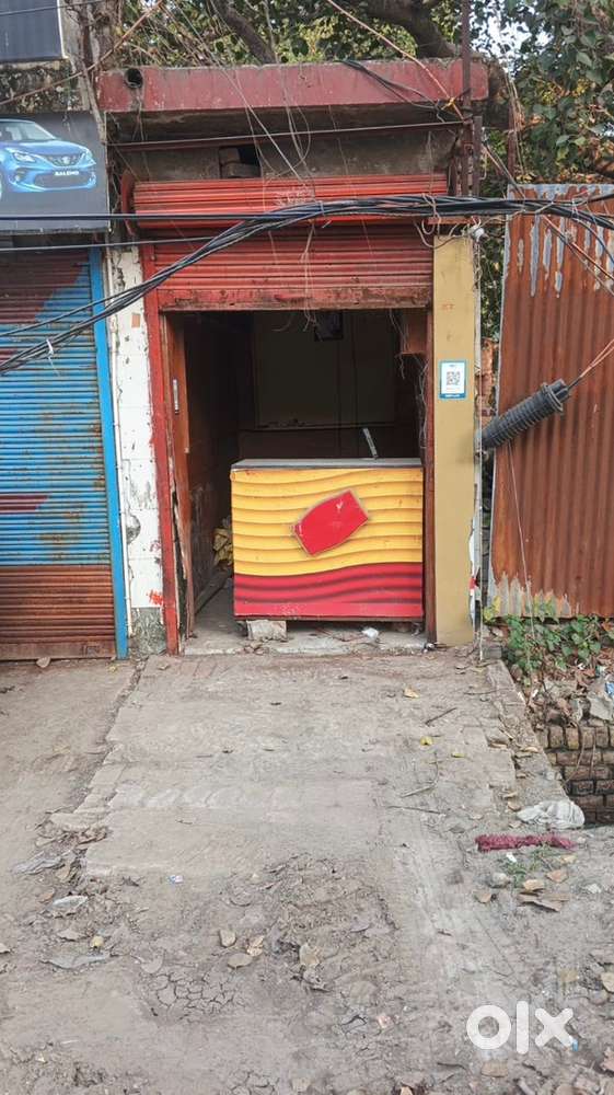 COMMERICIAL SHOP ON RENT AT PRIME LOCATION