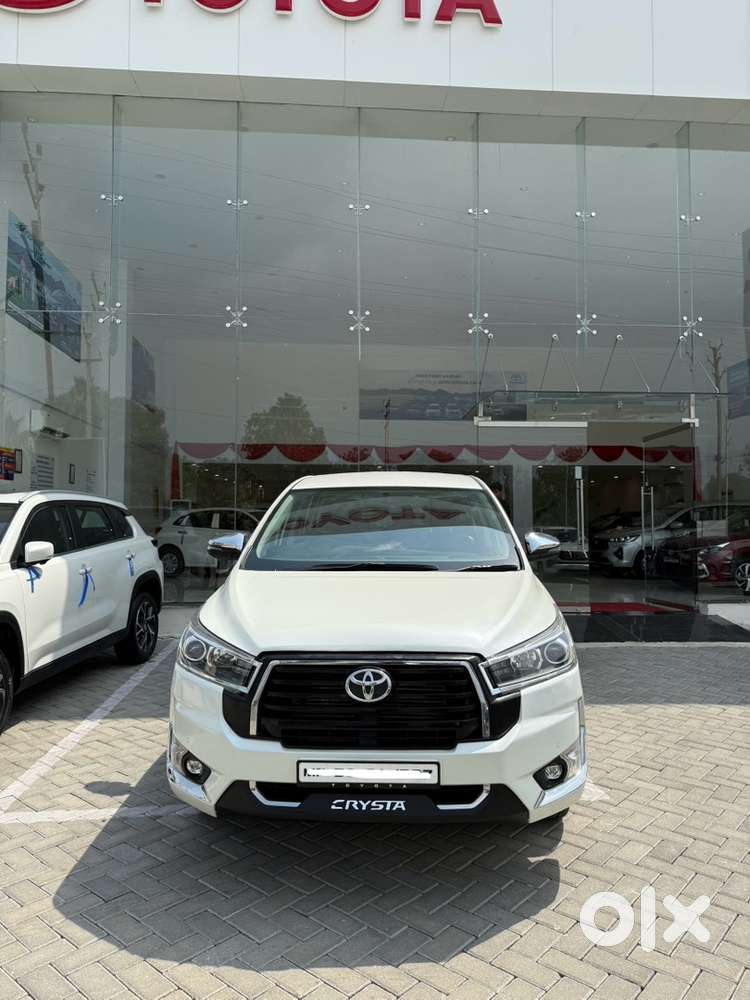 Toyota Innova Crysta ZX 2.4Manual 1st Owner Model 2022 Pearl White