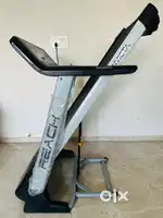 Premium Reach Invicta 6 HP Peak Foldable Treadmill – Practically New!