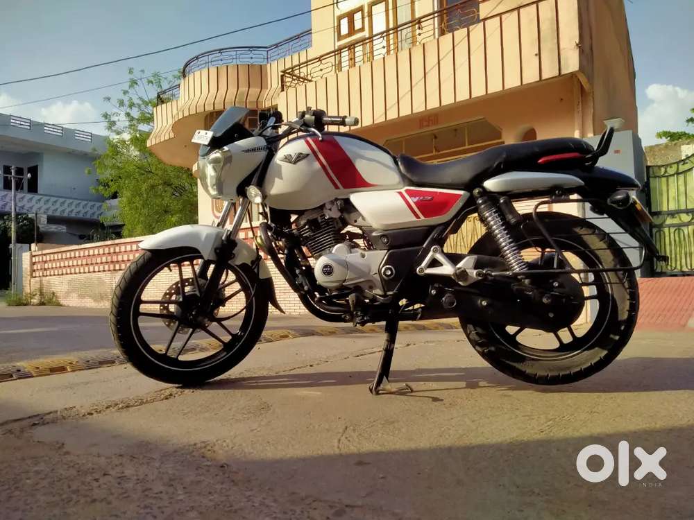 BAJAJ VIKRANT 2017 MODAL BIKE GOOD CONDITION COMPLETE SERVICE NEW BATT