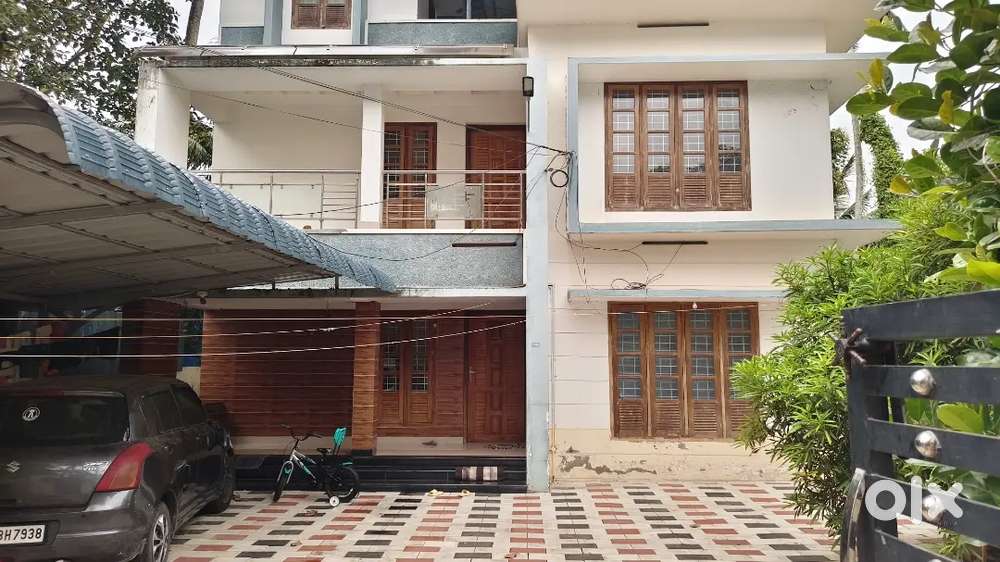 ശ്രീകാര്യം ഗാന്ധിപുരം ഭാഗത്തു 4 BHK INDEPENTEND HOUSE AVAILABLE