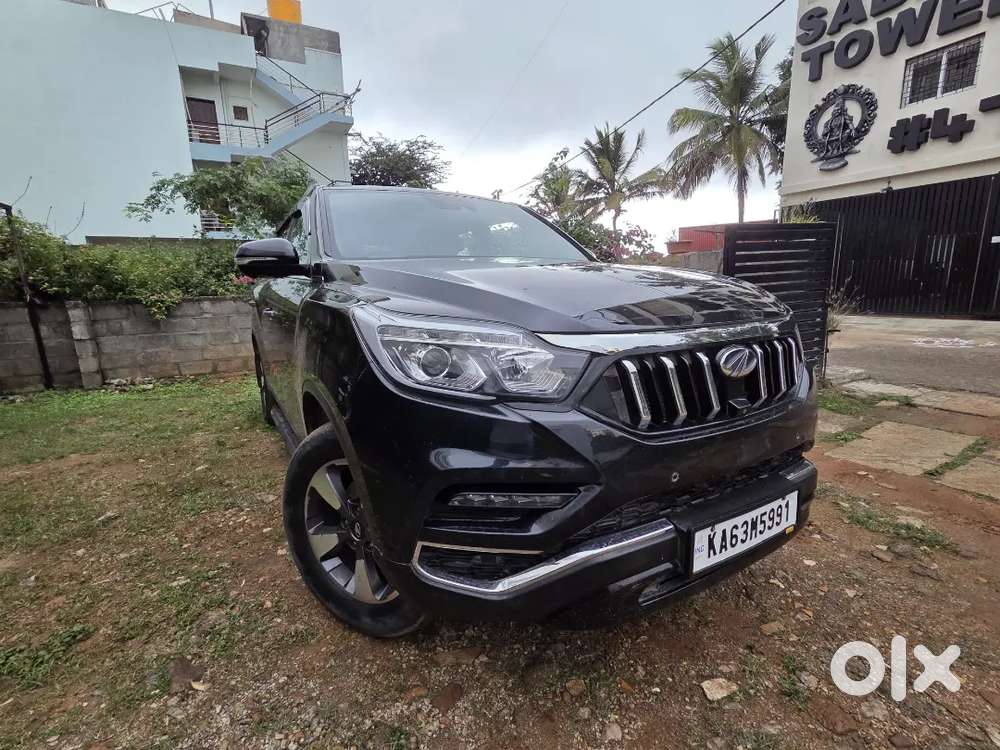 MAHINDRA ALTURAS G4 BLACK SPECIAL EDITION COMPANY SERVICED 2ND OWNER