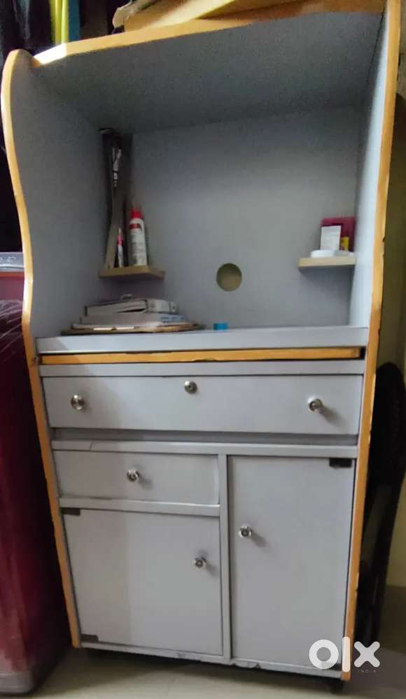 Sturdy Computer/Laptop study Table with Storage – Great Condition
