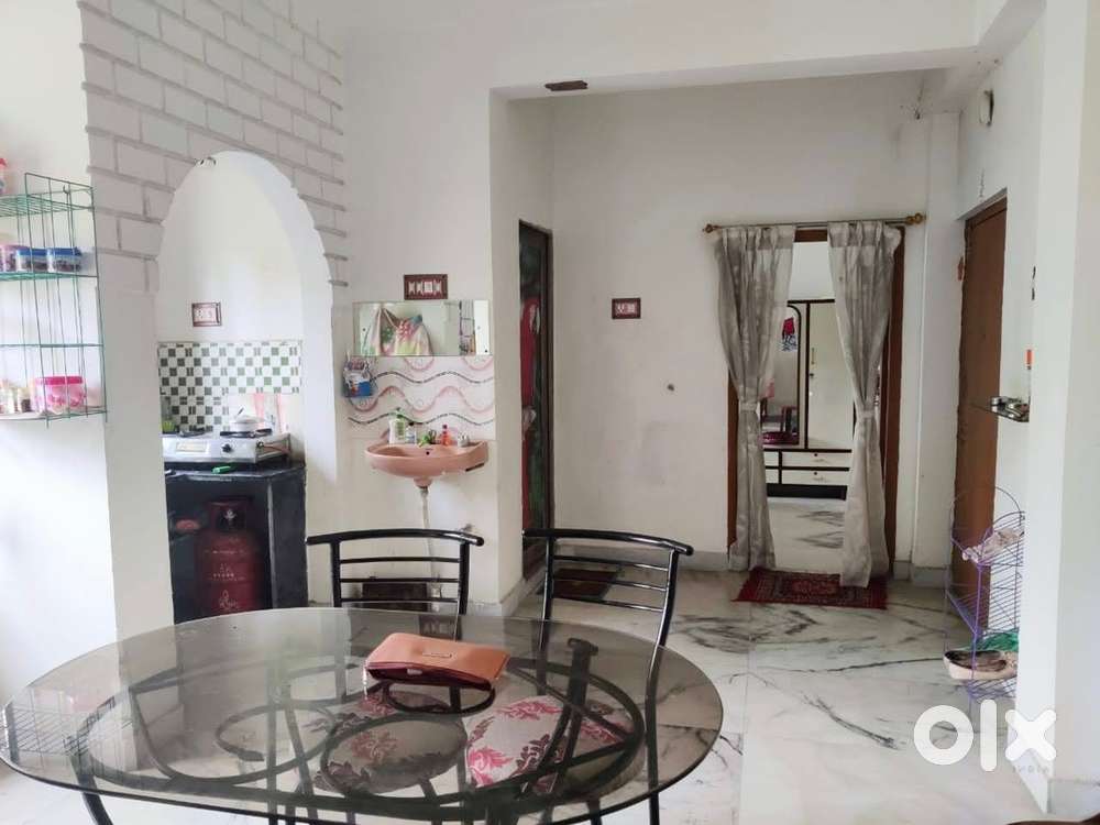 Move-In ready 630 sq ft- Airy, Spacious , First floor