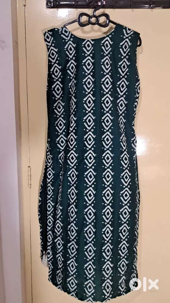 Kanakdhara tassled mirror work Bottle Green sleveless kurta