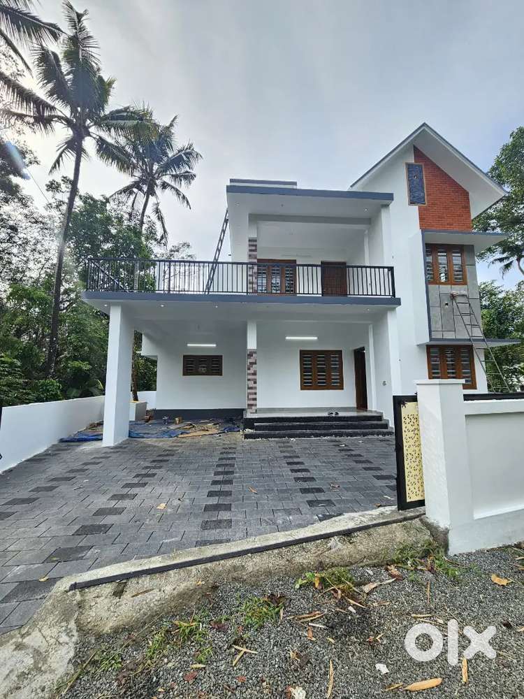 4BHK SPACIOUS VILLA FOR SALE IN KANINAD NEAR PALLIKKARA KAKKANAD