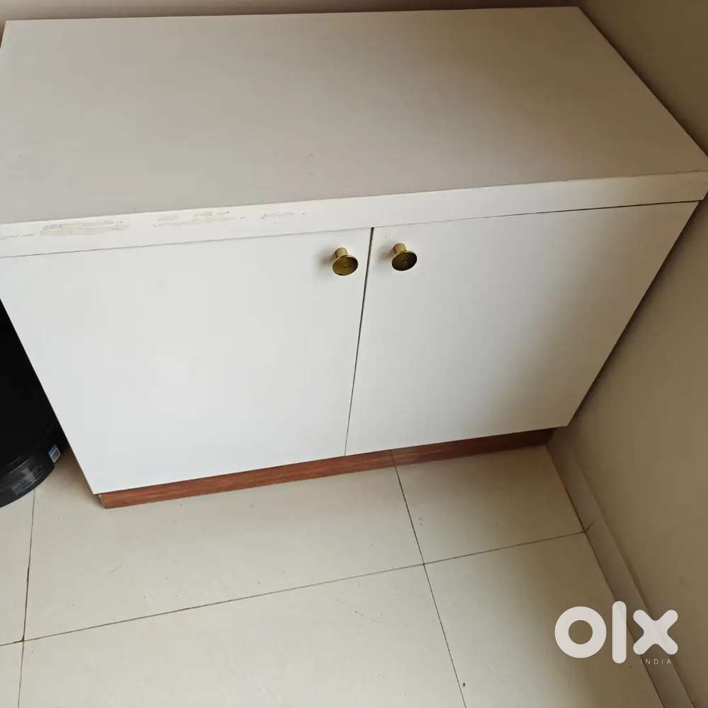 Compact shoe rack with attractive white, gold & brown Finish for Sale