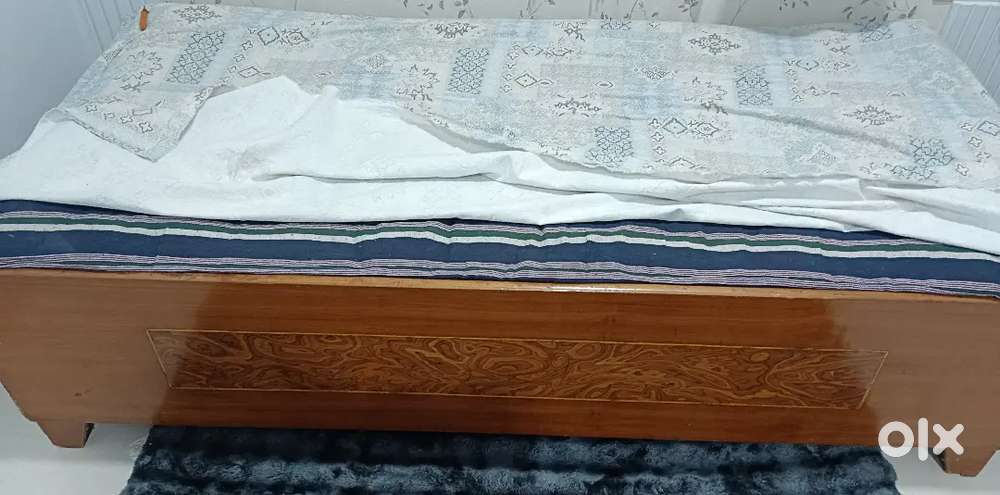 Selling Diwan Bed with Storage