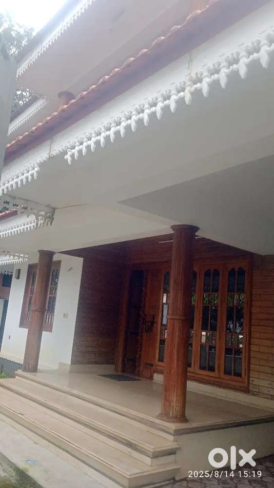 Moozhikkal 4 BHK house for lease (പണയം)