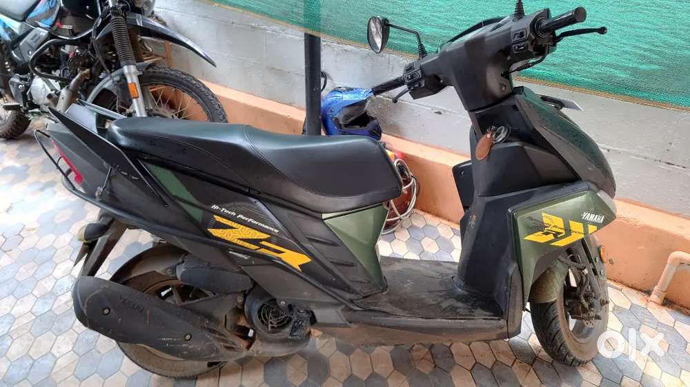 Yamaha ray 125 battle green color scooter for sale