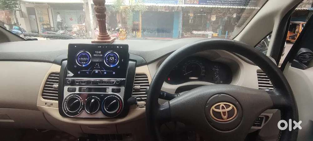 Toyota Innova 2010 Diesel Well Maintained