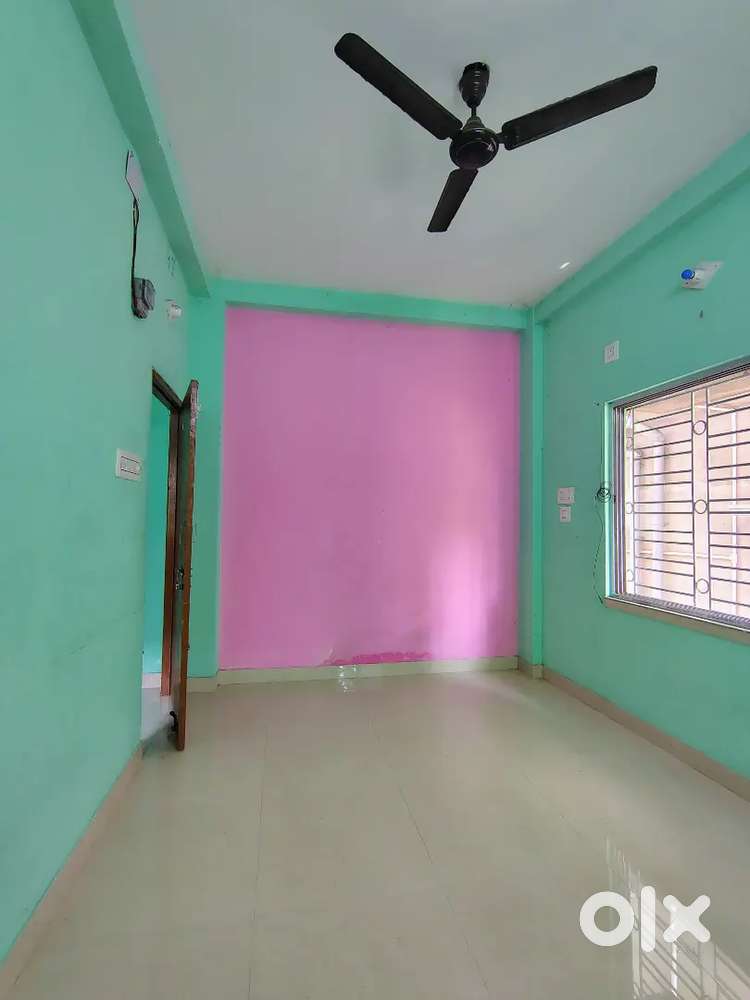 Semi furnished rooms available