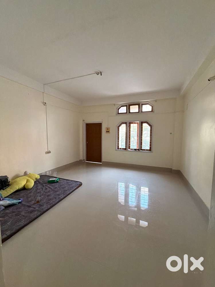 Looking for a female room mate