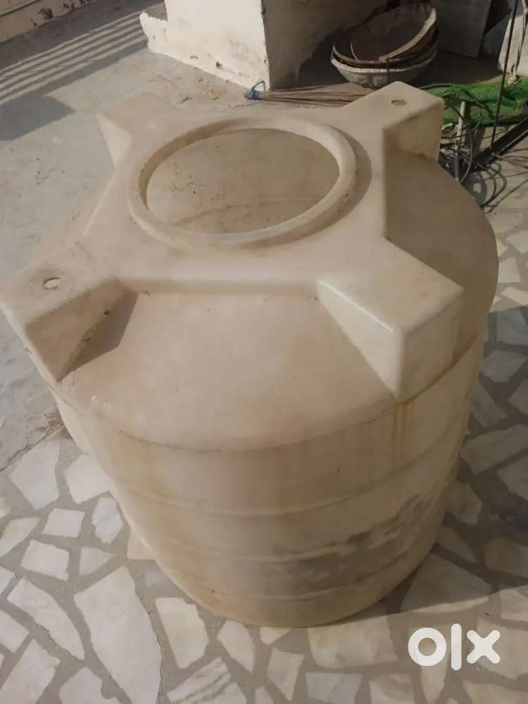 Water tank 300 litres