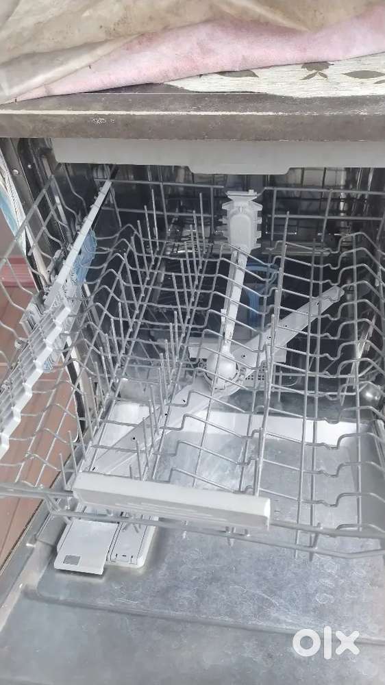 Dish washer