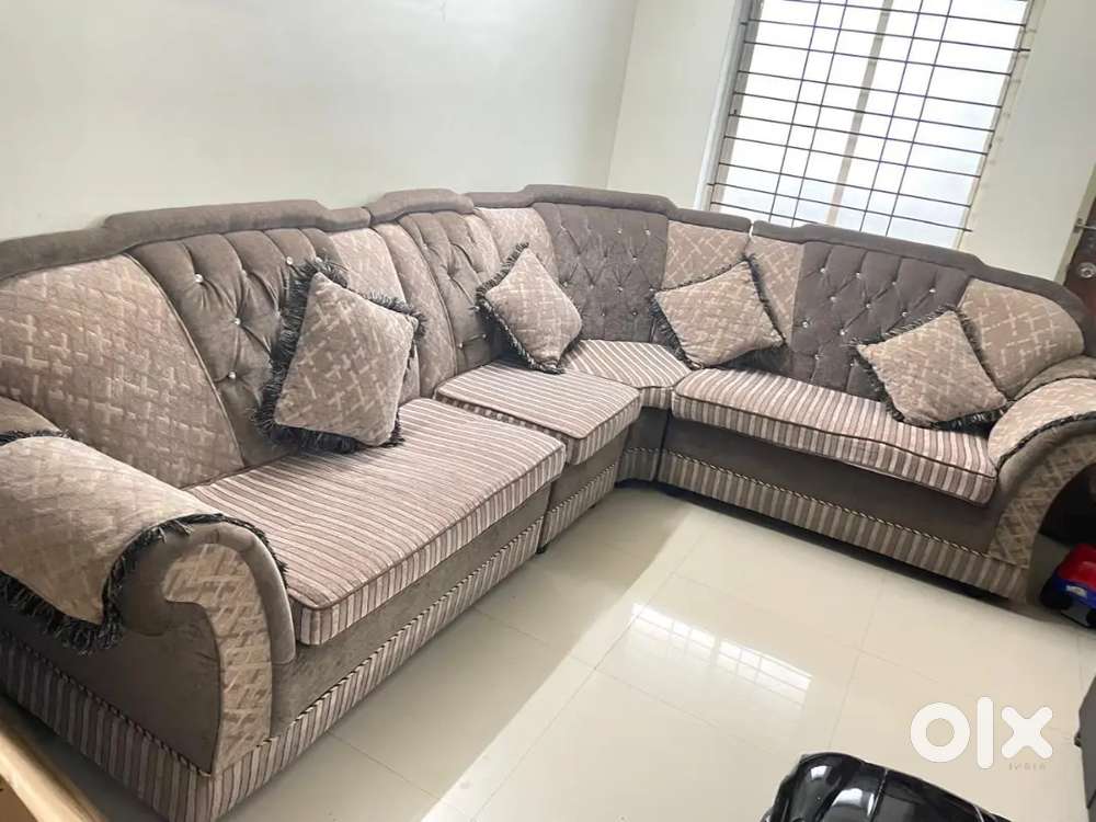 A complete Sofa set sale