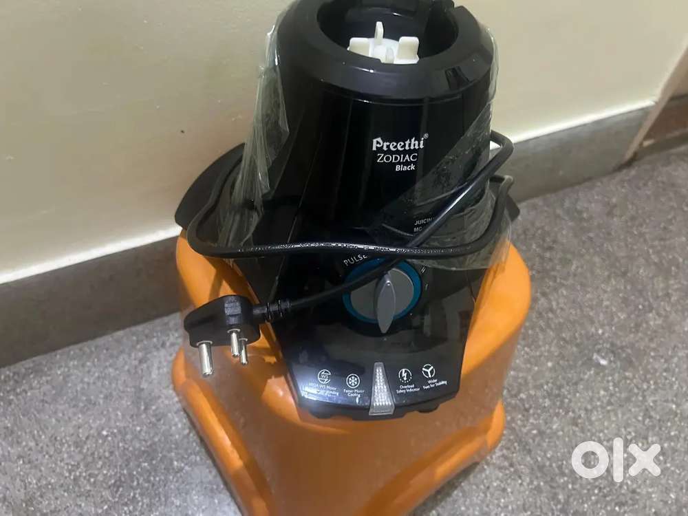 Preethi Zodiac Black MG261- mixer, 1month old-with variety card