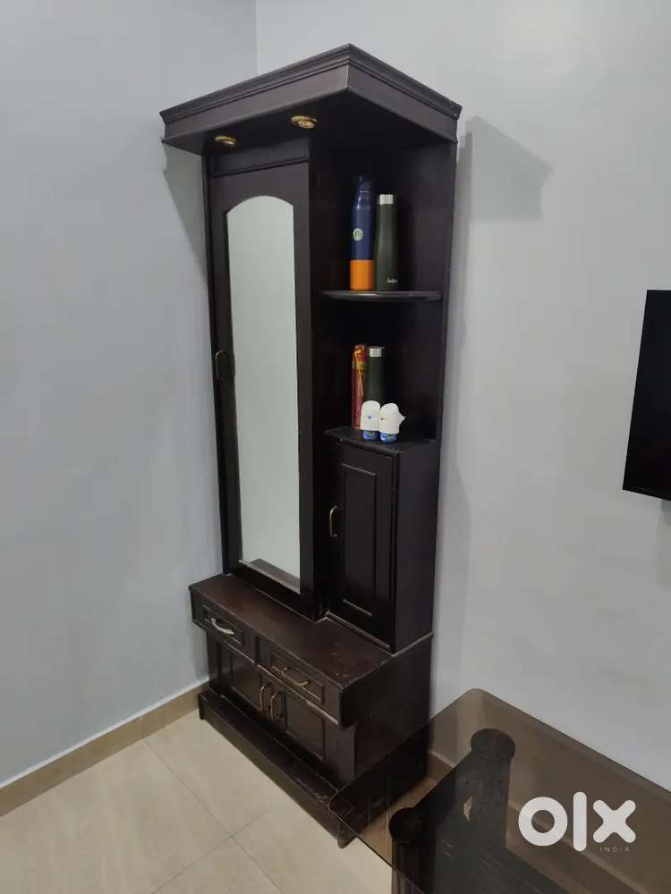 Dressing table and glass top table