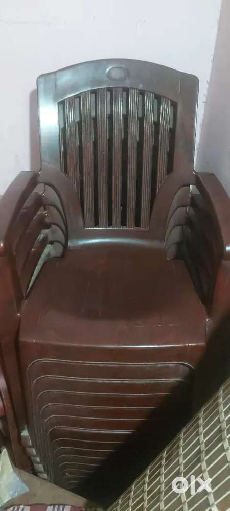 Plastic  chairs and  table