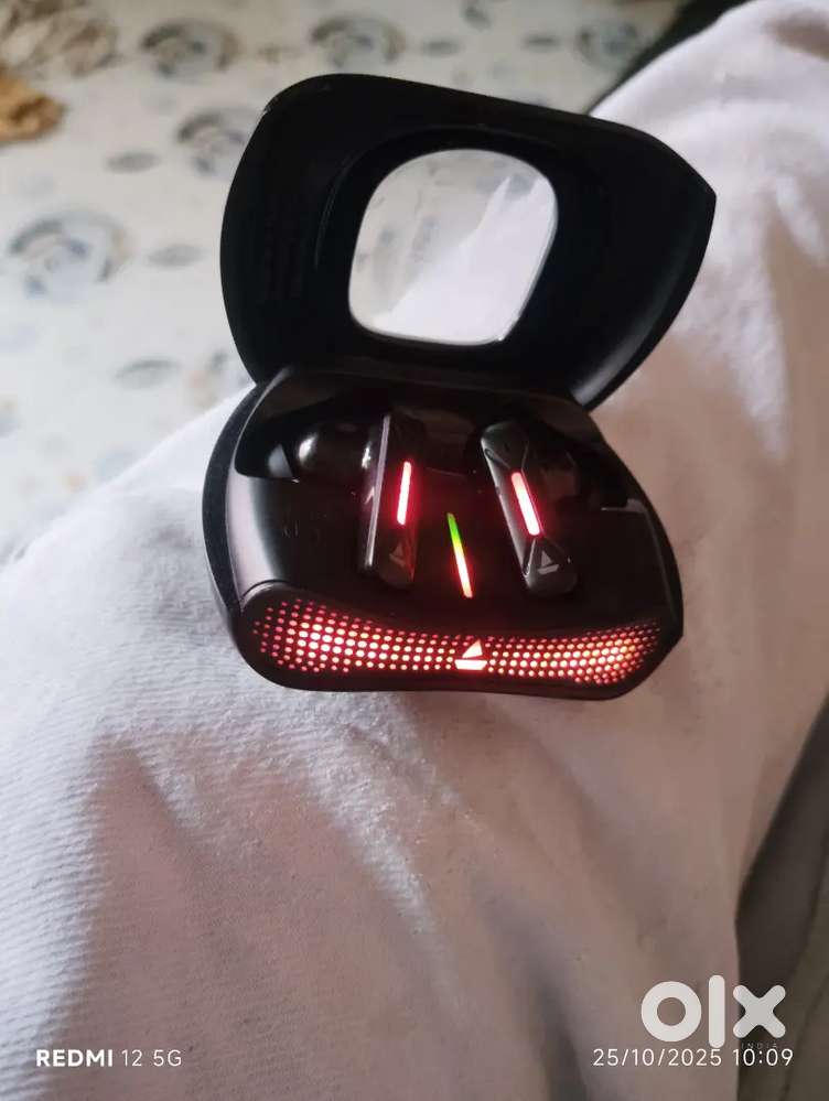 Boat gaming earbuds only 4 month use