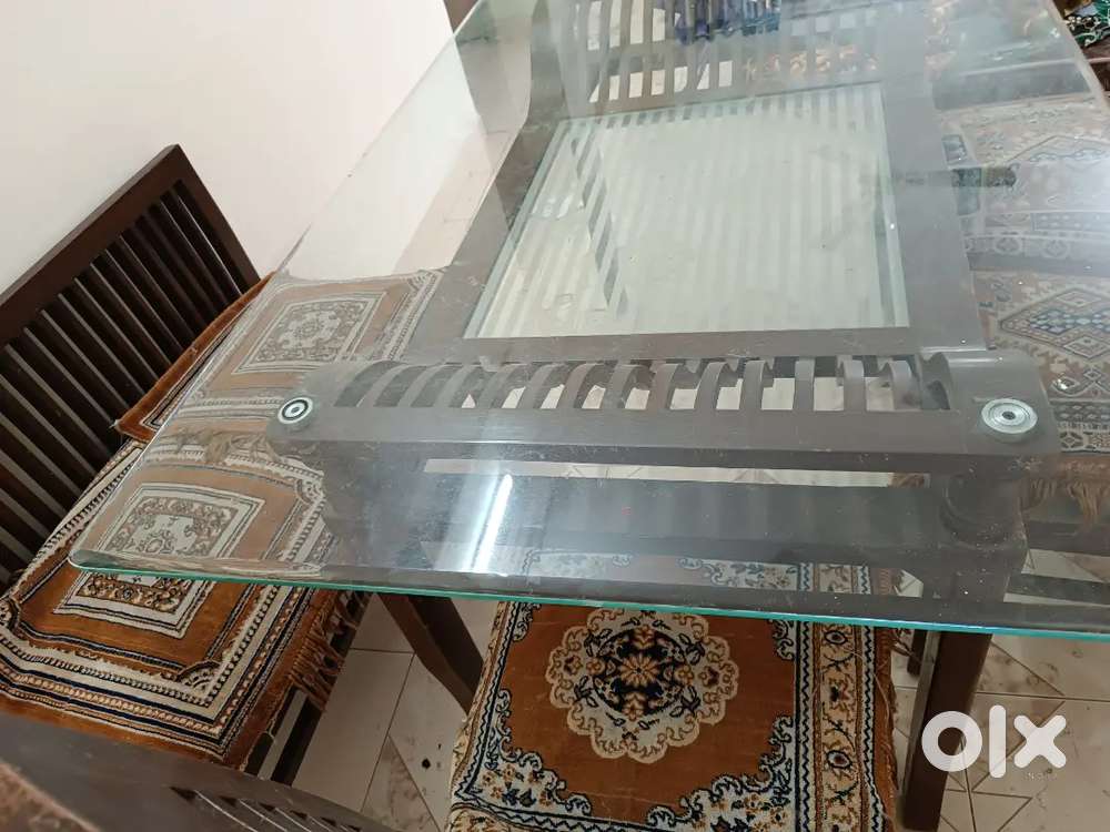 Dining table no damaged