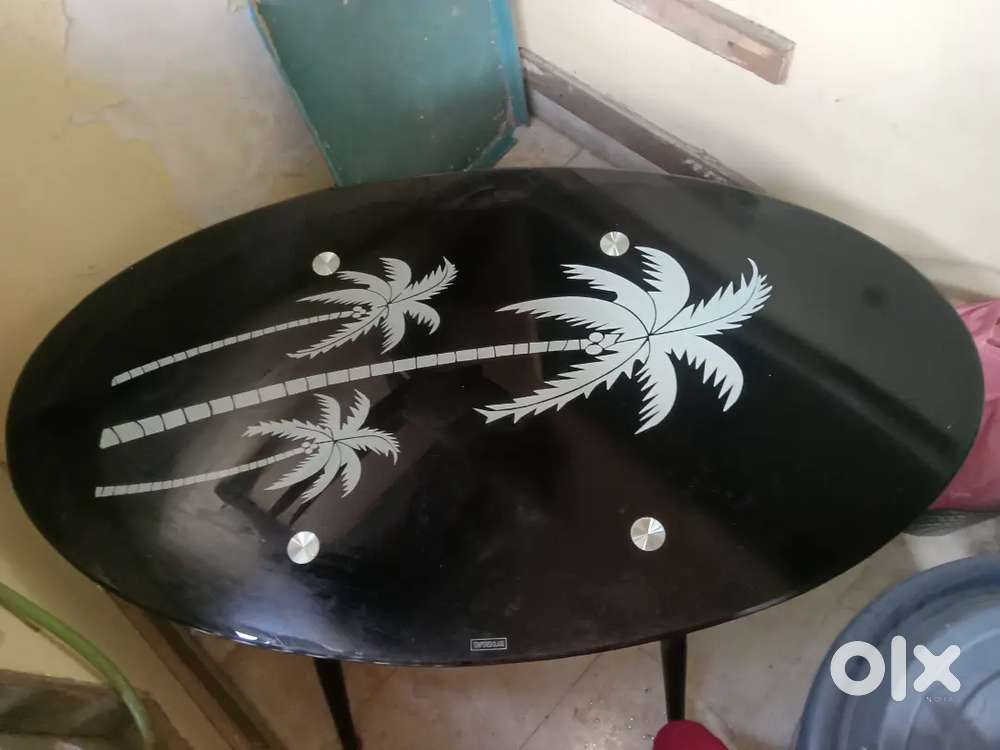Oval shape coconut tree design centre table