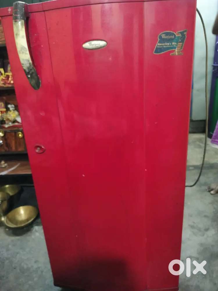Fridge for sell (5 year old)in good condition whirlpool fusion forst .