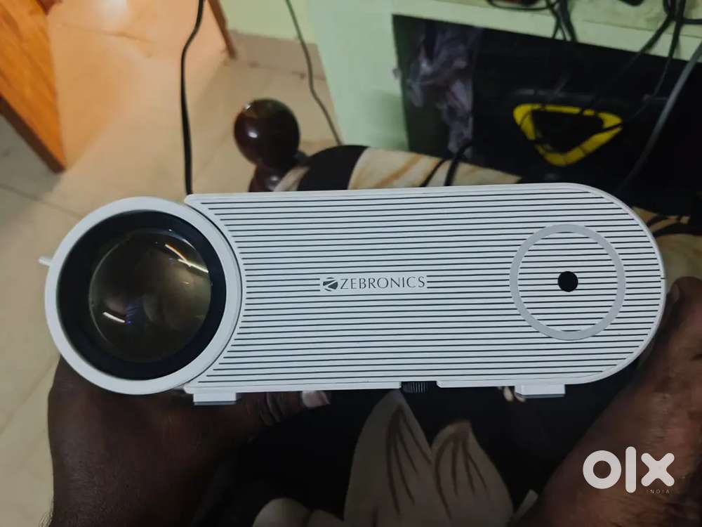 Zebronics projector
