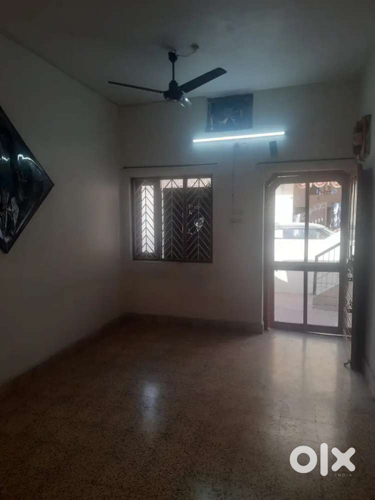 2 BHK semi furnished home In New Rajendra Nagar, Near Dronacharya schl