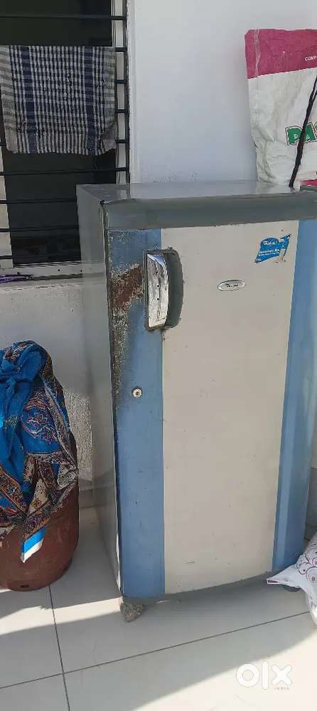 Whirlpool fridge good condition 165 litar