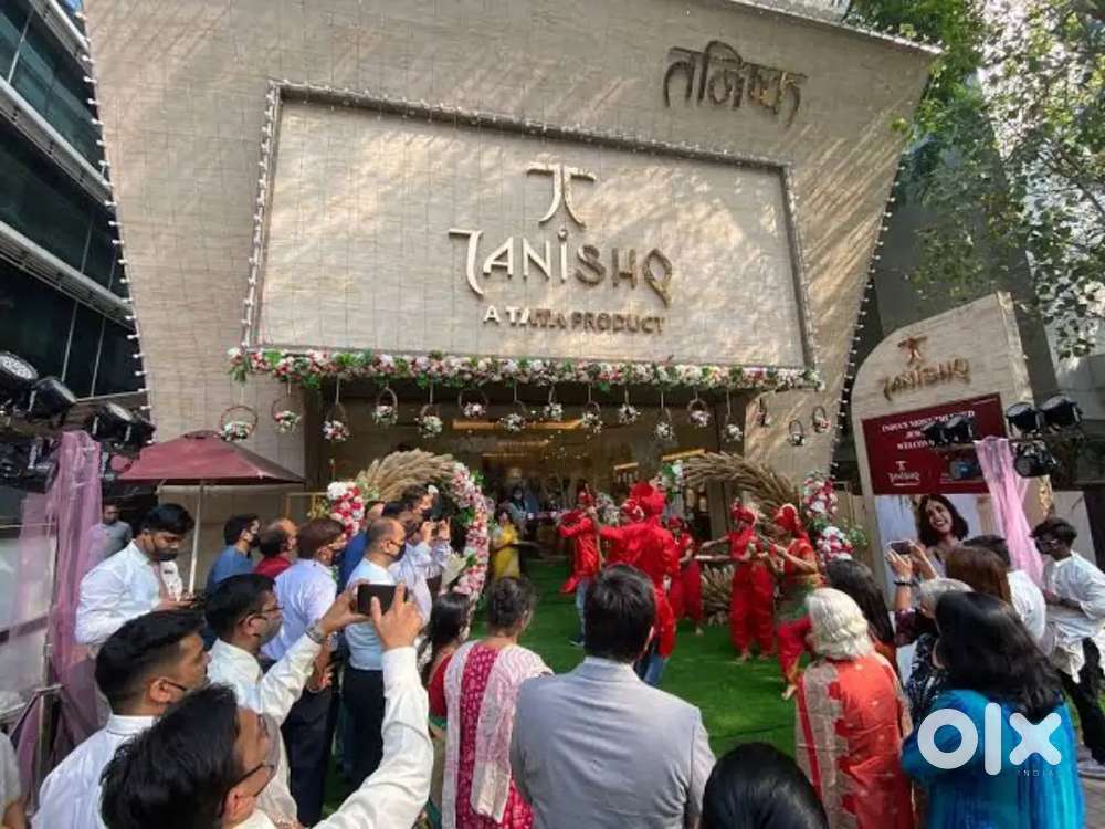 तनिष्क शोरूम में काम करने के लिए जल्दी आवेदन करें।
