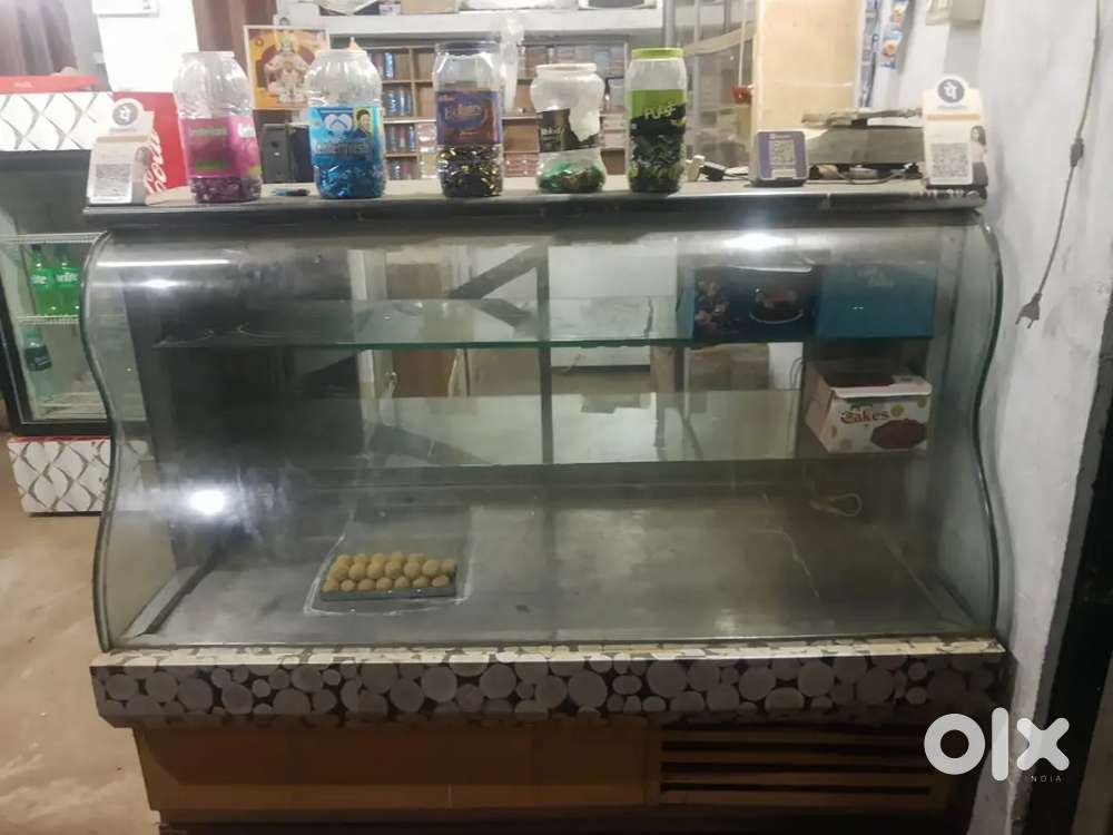 होटल का सामान बेचना है।