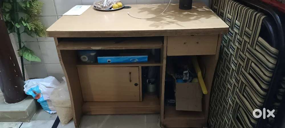 Computer system table and chair
