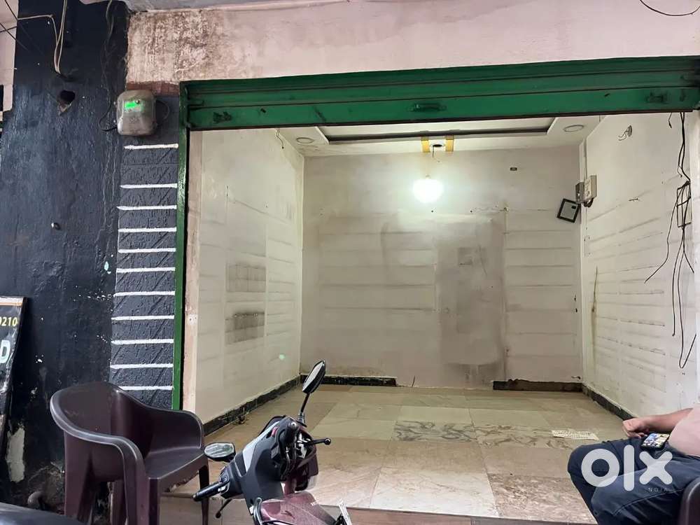 Second commarcial shatter at Bandlaguda x road Chandrangutta Hyd .